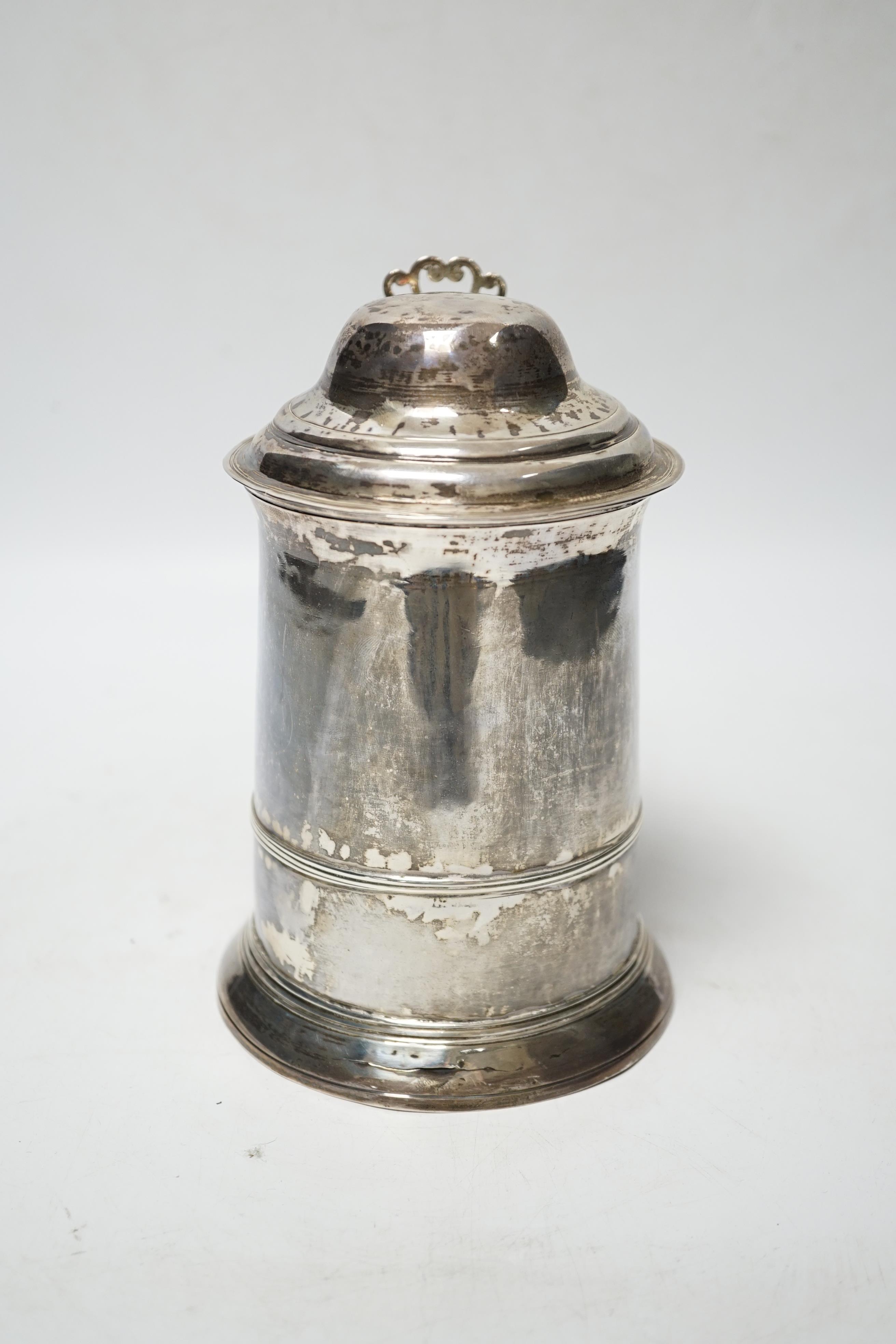 A George III silver tankard, with banded girdle, makers mark on lid and base differ?, London, 1784, height 17.5cm, 17.6oz. (a.f.)